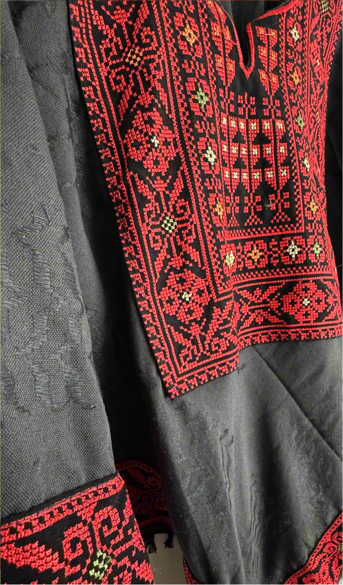 Poncho of Palestine | All Black Kufiya (Keffiyeh) - Tatreez – Made in Jordan