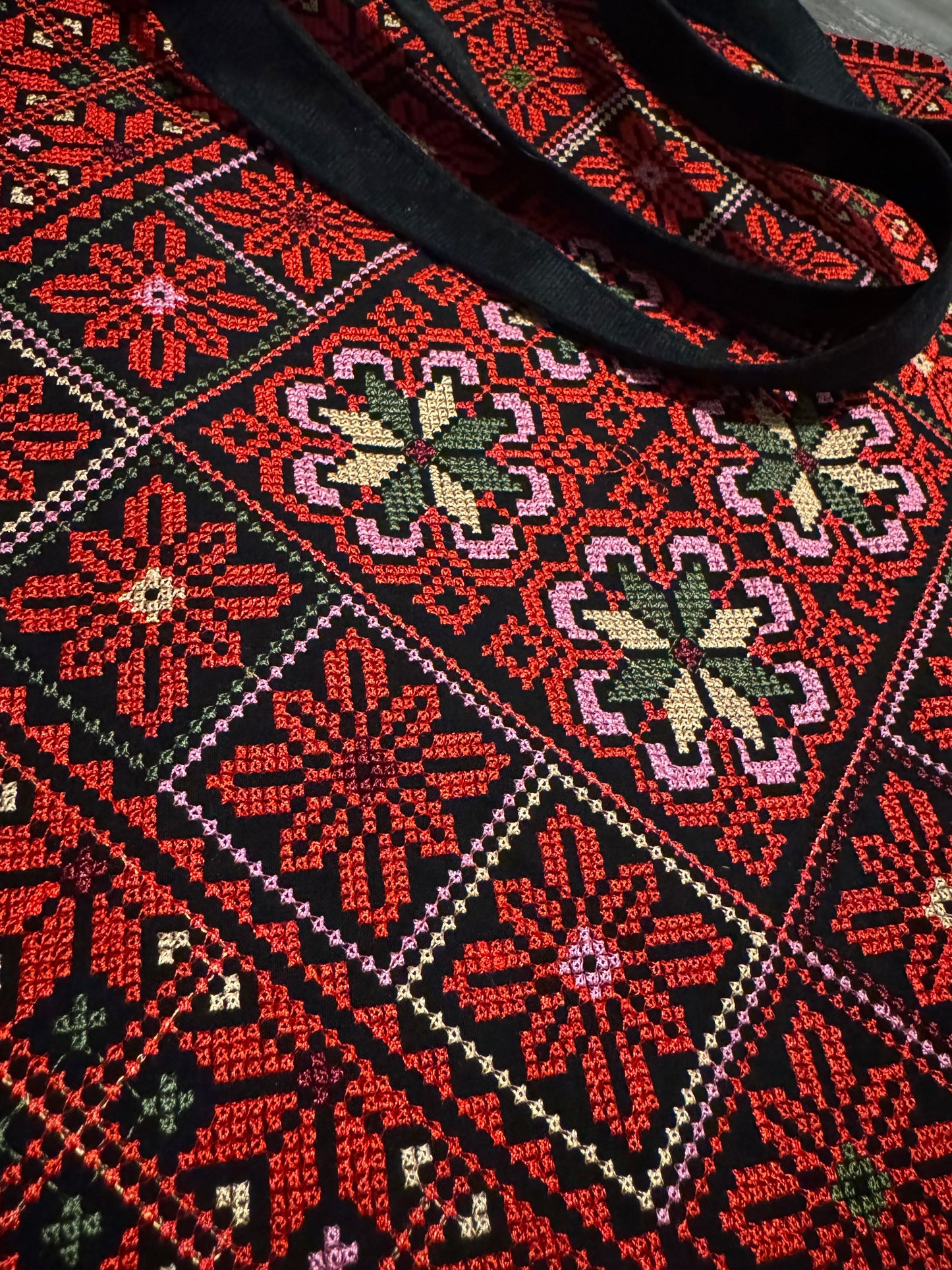 Tatreez Tote Bag – Stylish and Functional with Zipper & Back Pocket